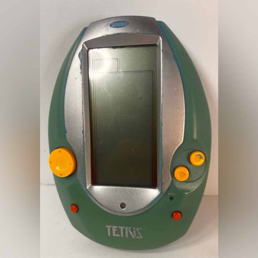Radica TETRIS handheld Game. Some Wear. Tested. Needs Batteries. (AAA)